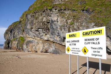 uyarı işareti Ballybunion beach uçurum düşüyor