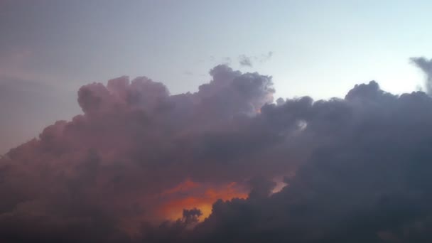 Białe puszyste chmury — Wideo stockowe