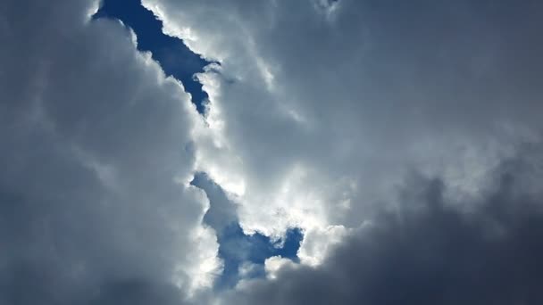 白いふわふわの雲 — ストック動画