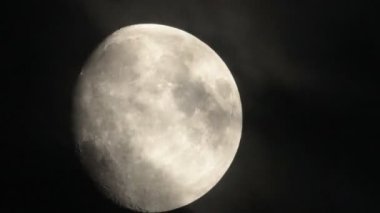 gece yarısı ay doğar