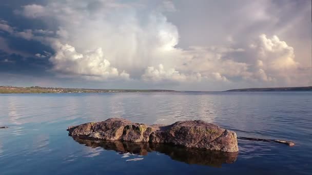 Verão paisagem lago — Vídeo de Stock