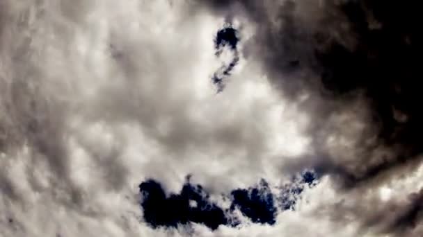 Lucht met wolken — Stockvideo