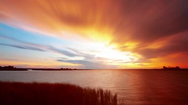 Nehirde gün batımı zaman aşımında