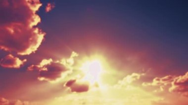 Gün batımında gökyüzü ve bulutlar