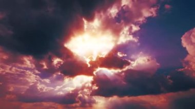 Gün batımında gökyüzü ve bulutlar 4K