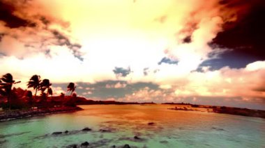 Mauritius adası. Okyanusun kıyısı..