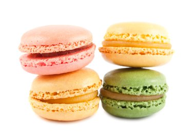 dört renkli Fransızca macaroons