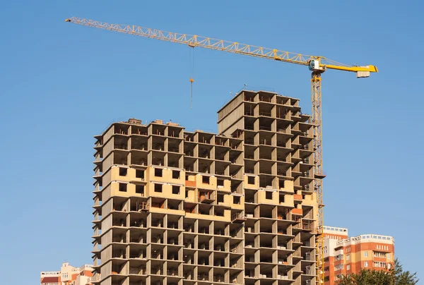 House under construction with a crane — Stock Photo, Image