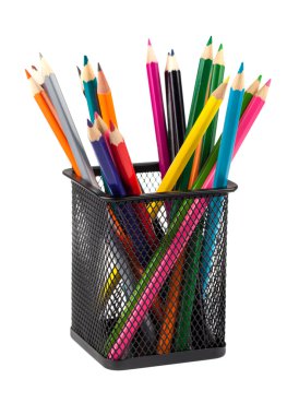 siyah metal kap içinde çeşitli renkli kalemler