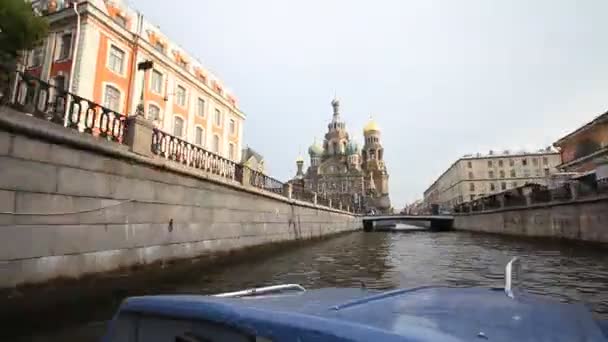 行走在圣彼得斯堡的船上 — 图库视频影像