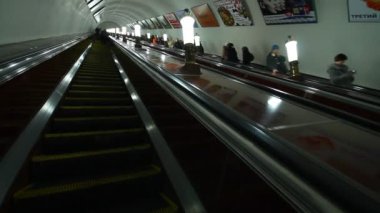 metro yürüyen merdiven