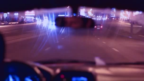 Caducidad del tráfico que pasa por la noche — Vídeos de Stock