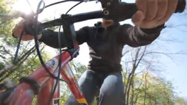 Bisiklet üzerinde yürümek