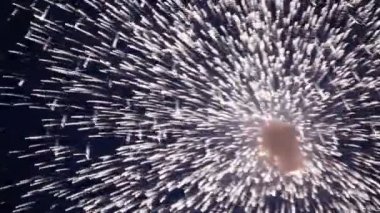 gece aydınlatma-off büyük havai fişek kutlamaları.