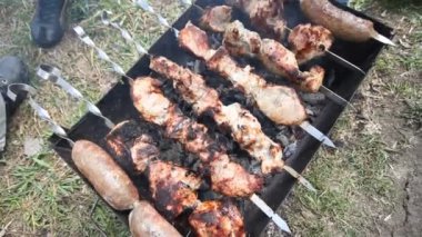 yaz günü doğa ızgarada yapılan kavurma kebab