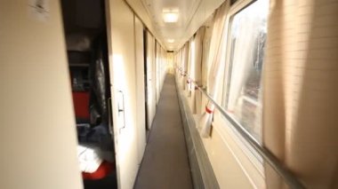 Tren hareket içinde