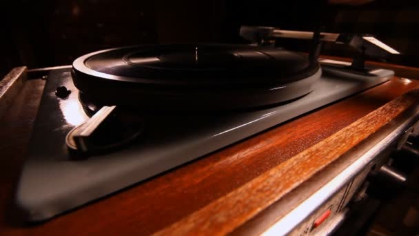 Close-up foto van een stylus op een vinyl lp record — Stockvideo