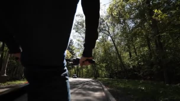 Lopen op de fiets — Stockvideo