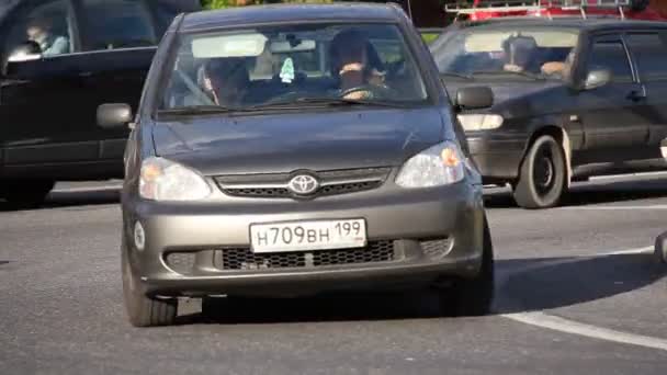 Verkeer in Moskou — Stockvideo