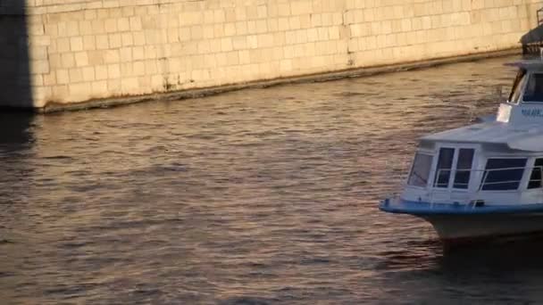 Walking on a boat in St. Petersburg — Stock Video