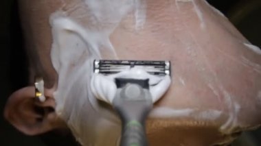 tıraş olanadama pov yakın çekim