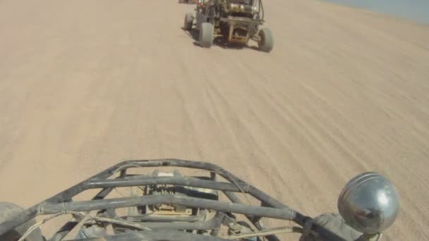 Buggy no deserto — Vídeo de Stock