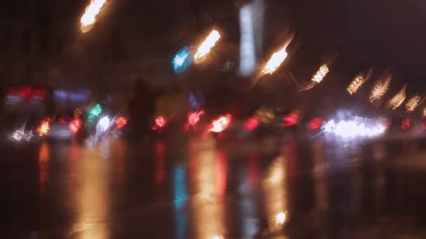 Coche ventana lluvia noche fondo desenfocado — Vídeos de Stock