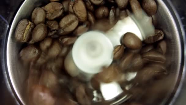 Звук кофемолки — стоковое видео