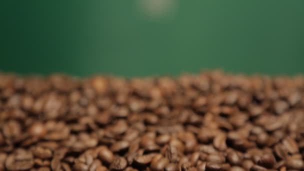 Кофе в движении крупным планом хрома ключ фон — стоковое видео