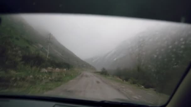 Road bergsutsikt från bilen — Stockvideo