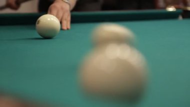 Bilardo topları ses dizisi vurdu
