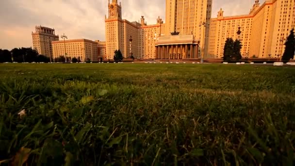 Ochtend Moskou staat Universiteit gras schuifregelaar — Stockvideo