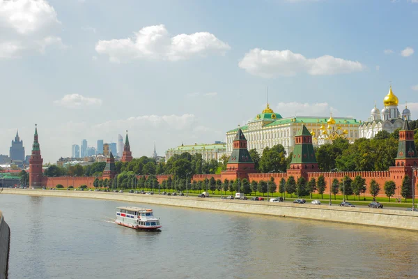 Moscow kremlin embankment — Stock Photo, Image