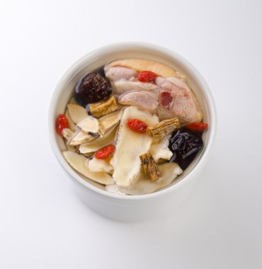 tencerede, Çin yemeği stili tavuk ve ot çorbası.