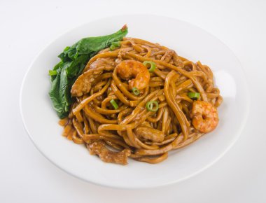 erişte. tavuk ile tavada kızartılmış erişte