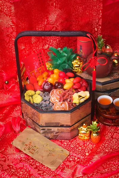 Trockenfrüchte mit chinesischem Neujahrshintergrund — Stockfoto