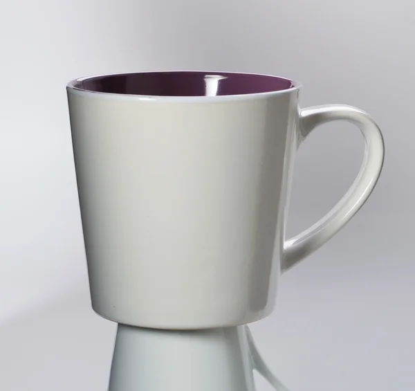 Tasse isoliert auf weißem Hintergrund — Stockfoto
