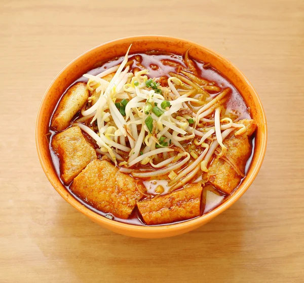 Curry Laksa que é uma sopa de macarrão picante tradicional popular fro — Fotografia de Stock