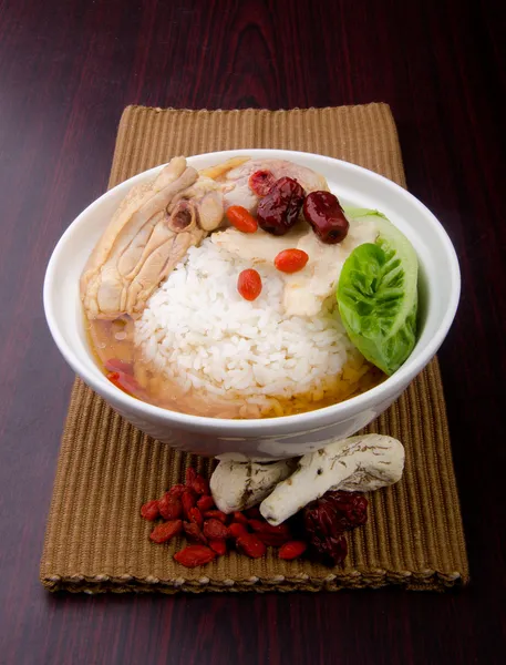 Куриный рис на заднем плане, азиатская еда — стоковое фото