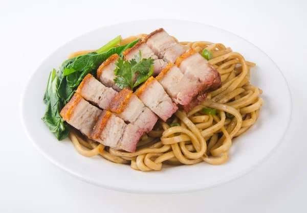 Tagliatelle di maiale. BBQ ciotola di noodle di maiale — Foto Stock