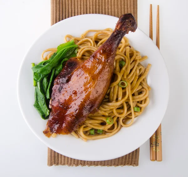 Tagliatelle all'anatra. cibo asiatico — Foto Stock