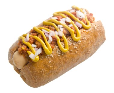 Beyaz arka planda sosisli sandviç.