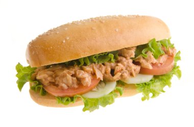 Sandviç beyaz arkaplanda izole edildi