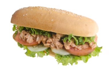 Sandviç beyaz arkaplanda izole edildi