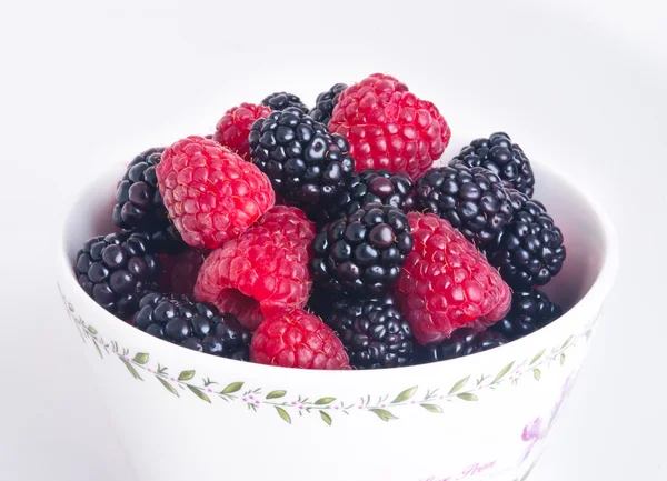 Raspberry and blackberry on white isolated background — Stock Photo, Image