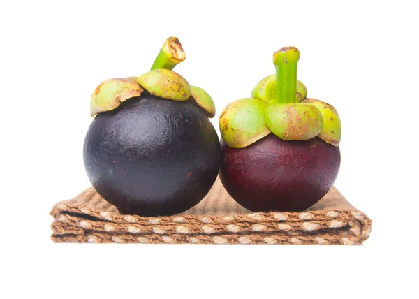 Mangostino fruta y sección transversal que muestra la piel púrpura gruesa — Foto de Stock