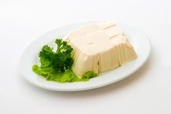 白で隔離される豆腐 — ストック写真