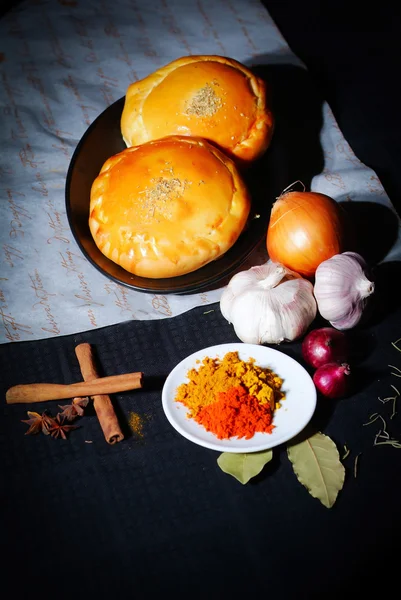 A hot pie cooling on the table — Stock Photo, Image