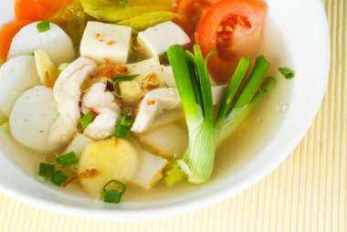 arka plan üzerinde köfte çorbası