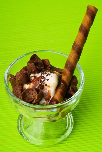 アイス クリーム スクープ。チョコレート アイス クリーム. — ストック写真